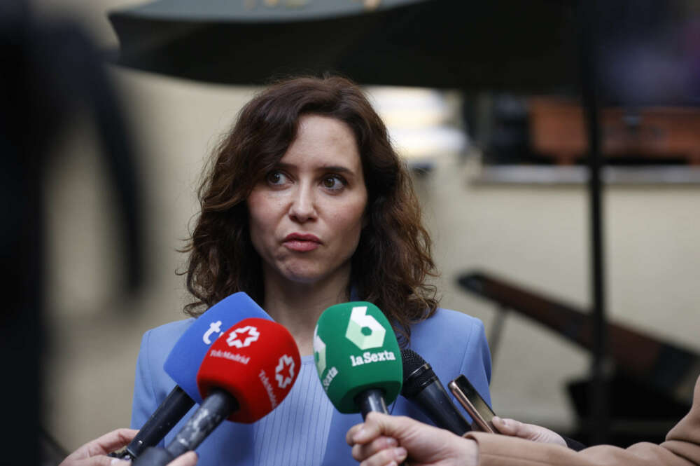 MADRID, 27/11/2023.- La presidenta de la Comunidad de Madrid, Isabel Díaz Ayuso, tras protagonizar un encuentro informativo organizado por el Círculo de Navarra, este lunes en Madrid. EFE/Javier Lizón