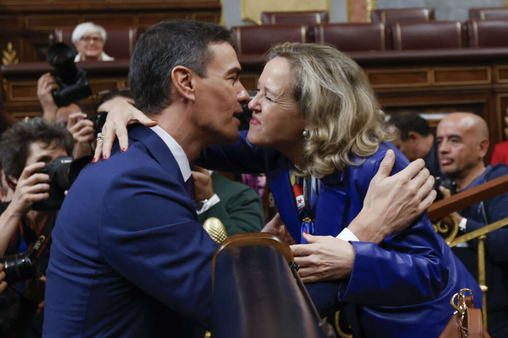 El presidente del Gobierno, Pedro Sánchez, y la ministra de Asuntos Económicos, Nadia Calviño. EFE/Juan Carlos Hidalgo