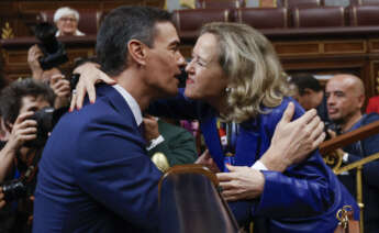 El presidente del Gobierno, Pedro Sánchez, y la ministra de Asuntos Económicos, Nadia Calviño. EFE/Juan Carlos Hidalgo