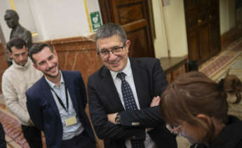 MADRID, 19/12/2023.- El portavoz del PSOE, Patxi López, atiende a los medios de comunicación tras el pleno del Congreso de los Diputados, este martes en Madrid. EFE/ Fernando Villar