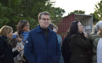 BOADILLA DEL MONTE (MADRID), 01/12/2023.- El líder del PP, Alberto Núñez Feijóo, durante su visita las instalaciones de la Fundación ONCE del Perro Guía (FOPG) este viernes. EFE/ Nahia Peciña