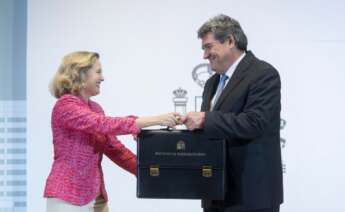 La ministra Calviño traspasa la cartera al ministro Escrivá