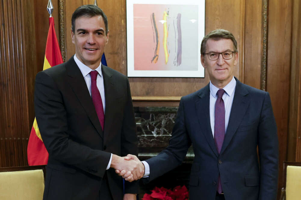 Sánchez y Feijóo, en una reunión en el Congreso de los Diputados
