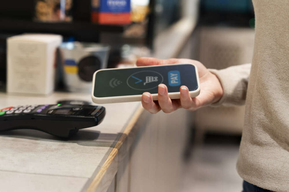 La tecnología NFC permite pagos a distancia. Imagen: Freepik.