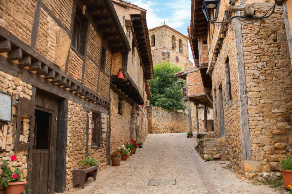 Calatañazor, pueblo situado en Soria. Imagen: Freepik.