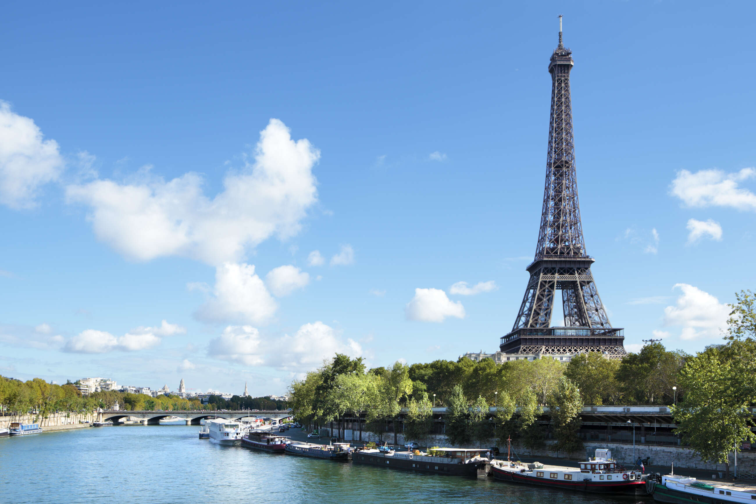 En 2024 podrás viajar a París desde España por menos de 30 euros. Imagen: Freepik.