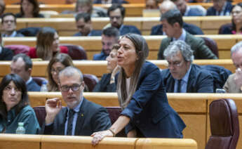 MADRID, 10/01/2024.- La diputada de Junts per Catalunya Míriam Nogueras (d) vota en el pleno del Congreso, reunido excepcionalmente en el Senado, que debate la convalidación de tres decretos del Gobierno con medidas para amortiguar la crisis. EFE/FERNANDO VILLAR