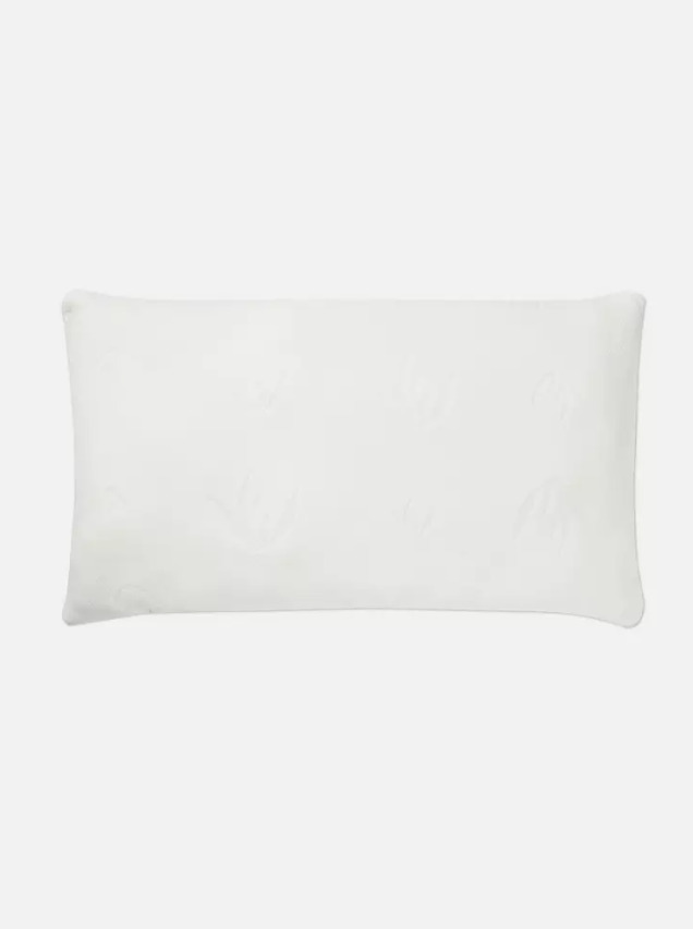 La almohada de gomaespuma con memoria de Primark en color blanco