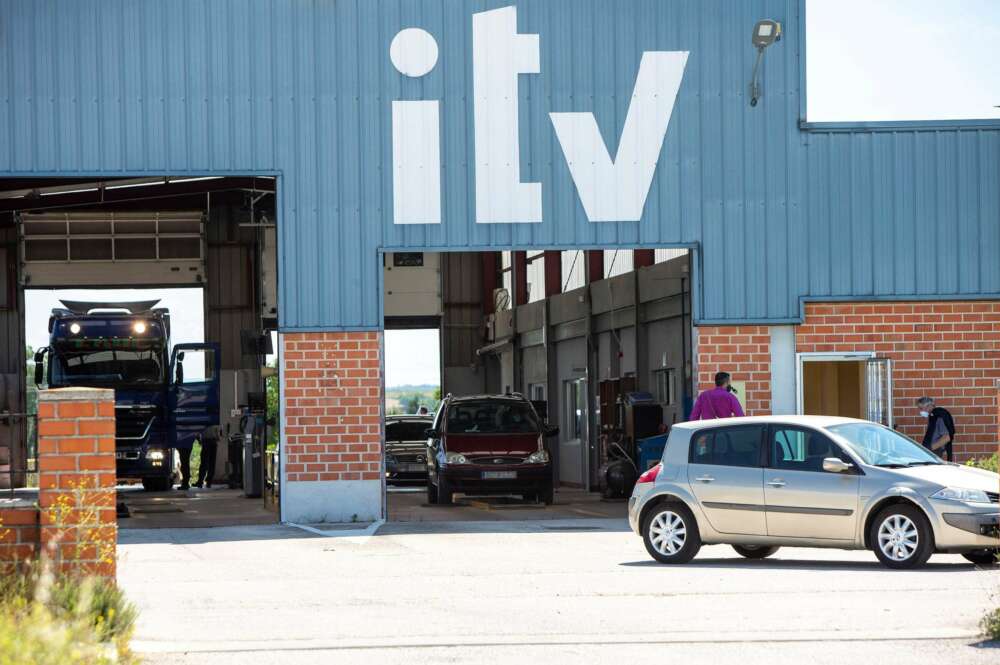 Colas para acceder a la ITV en Aranda de Duero.