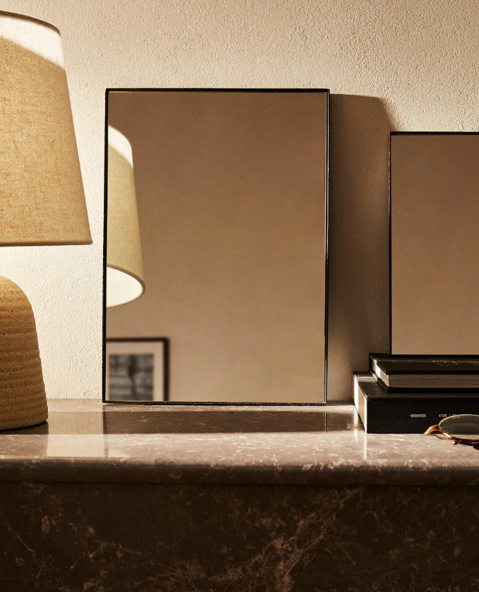 El espejo de perfil metálico de las rebajas de Zara Home