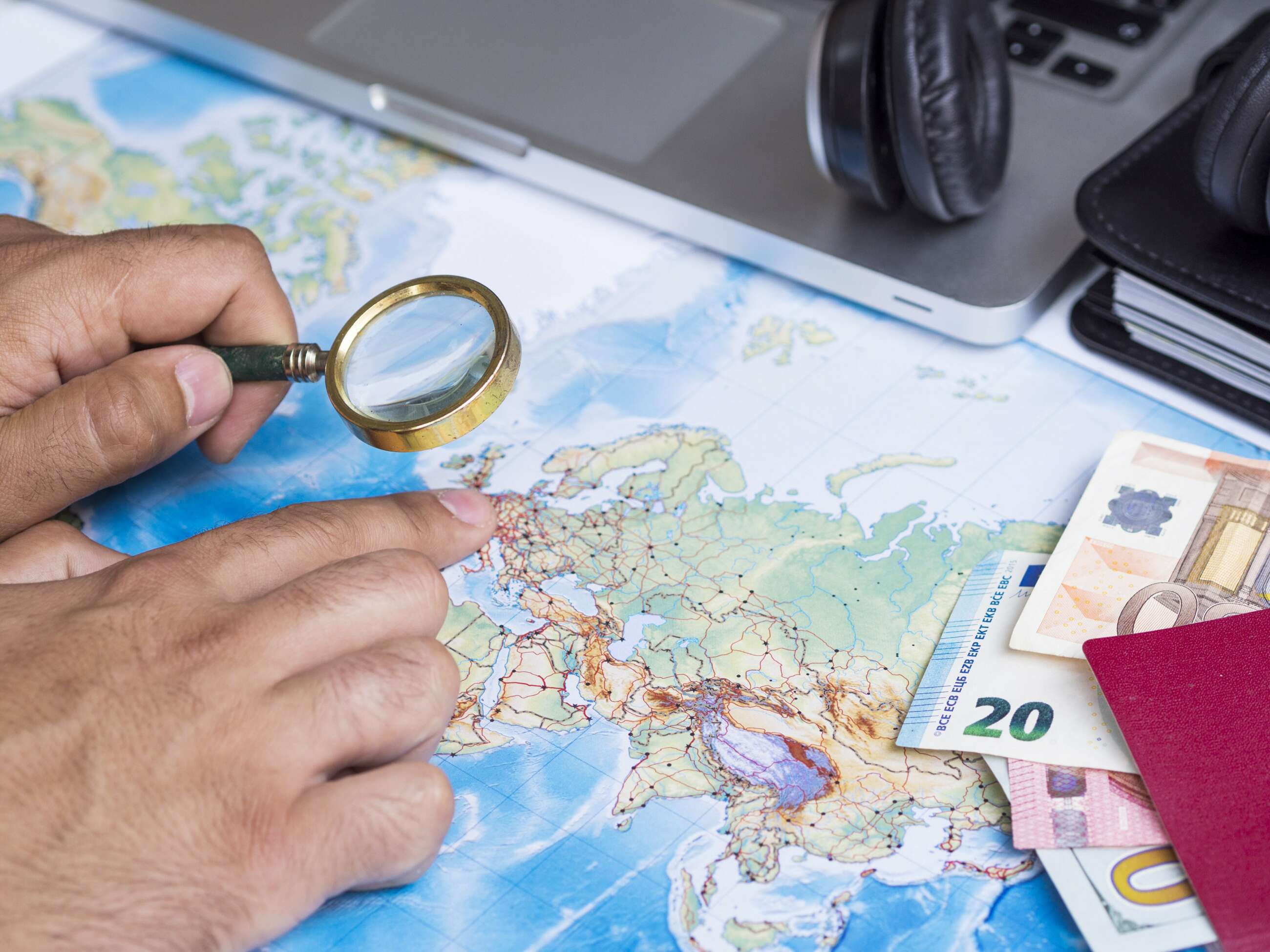 Los paraísos fiscales son aquellos países y territorios que tienen una tributación muy baja. Imagen: Freepik.