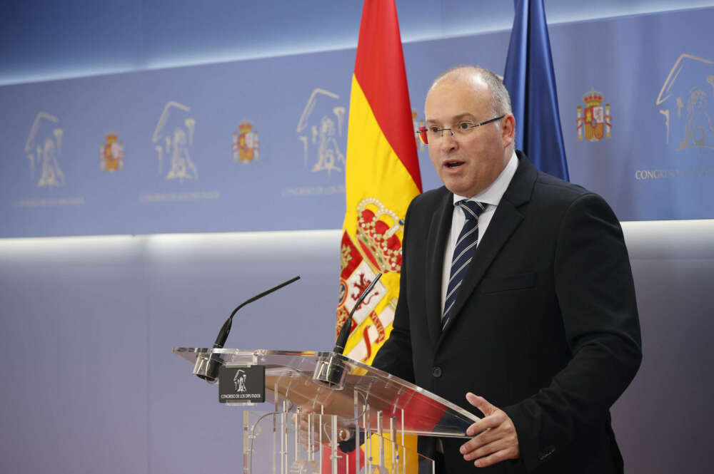 El portavoz del PP en el Congreso de los Diputados, Miguel Telladorealiza declaraciones en el marco de la reunión de la Junta Portavoces del Congreso este martes en Madrid. EFE/ J P Gandul