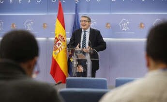 El portavoz del PSOE en el Congreso de los Diputados, Patxi López realiza declaraciones en el marco de la reunión de la Junta Portavoces del Congreso este martes en Madrid. EFE/ J P Gandul