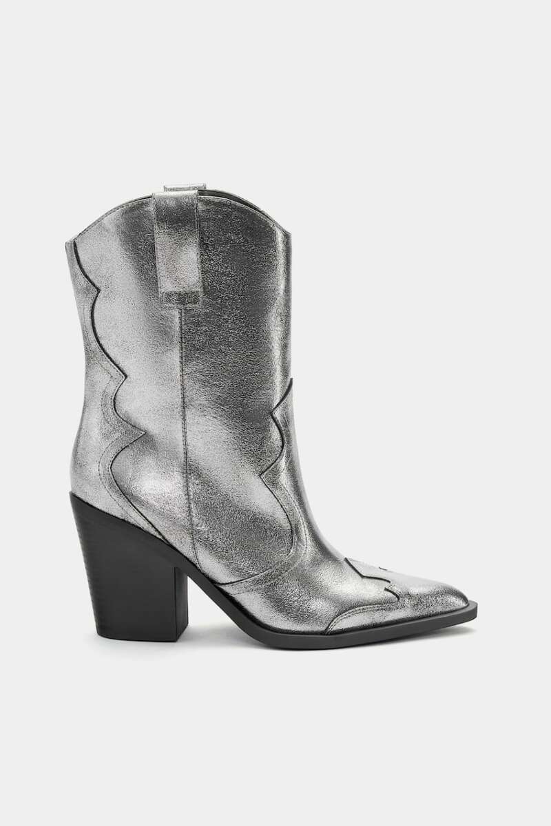 Las botas de Pull&Bear estilo cowboy en color plateado