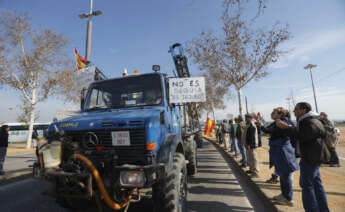 GRAFAND8596. CÓRDOBA, 06/02/2024.- Agricultores montados en sus tractores llegan a Córdoba este martes tras partir de distintos puntos de la provincia cordobesa para exigir mejoras en la situación del campo andaluz. EFE/Salas