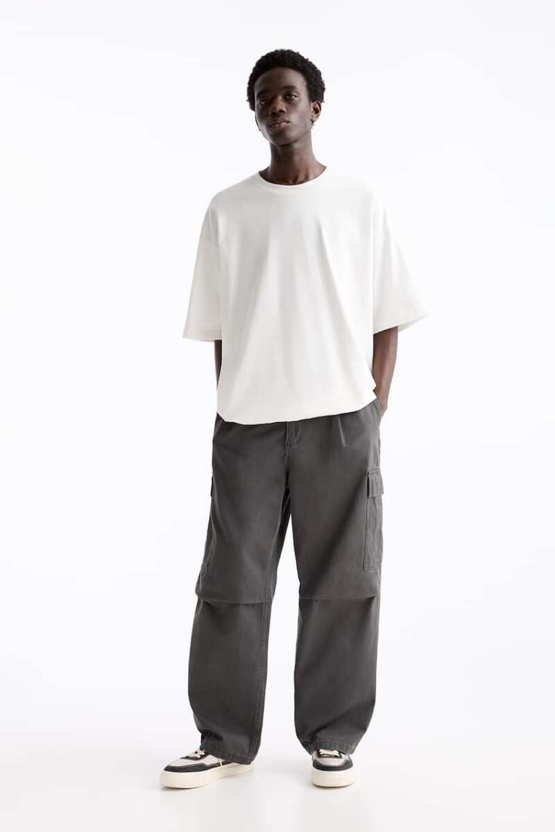 El pantalón para hombre de Pull&Bear estilo cargo wide leg