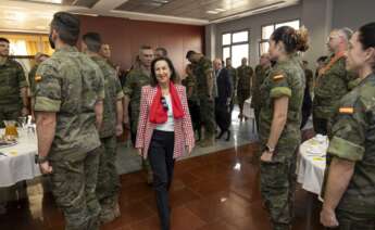 LAS PALMAS DE GRAN CANARIA, 05/02/2024.- La ministra de Defensa, Margarita Robles, visita este lunes en Las Palmas de Gran Canaria a la Brigada Canarias XVI, la más joven del Ejército de Tierra. EFE/ Quique Curbelo