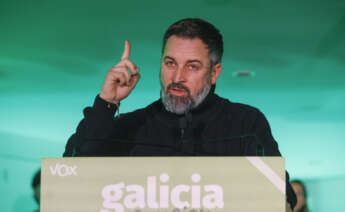 El presidente de Vox, Santiago Abascal, arropa en Galicia al candidato Álvaro Díaz Mella en un mitin en el hotel almirante de Ferrol. EFE/ Kiko Delgado