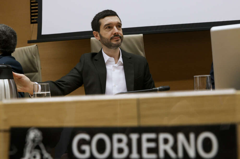 MADRID, 26/01/2024.- El ministro de Derechos Sociales, Consumo y Agenda 2030, Pablo Bustinduy, comparece ante la comisión correspondiente del Congreso este jueves en Madrid. EFE/ Fernando Alvarado