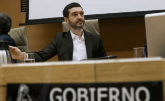 El ministro de Derechos Sociales, Consumo y Agenda 2030, Pablo Bustinduy, comparece ante la comisión correspondiente del Congreso este jueves en Madrid. EFE/ Fernando Alvarado