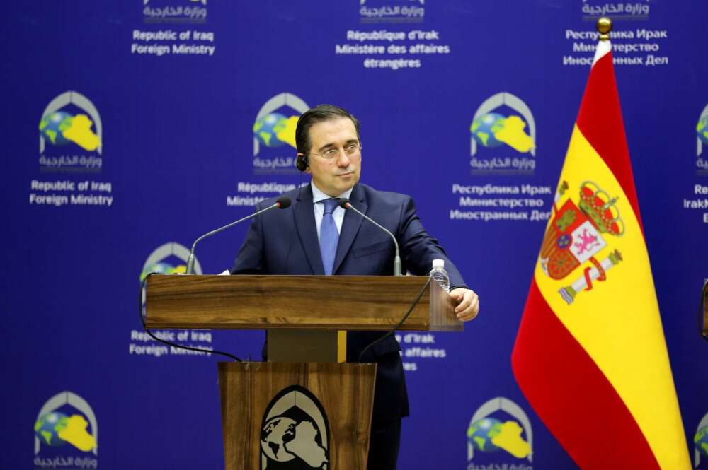 Baghdad (Iraq), 25/01/2024.- Spanish Minister of Foreign Affairs, Jose Manuel Albares Bueno during a joint press conference with his Iraqi counterpart Fuad Hussein (unseen) at the Iraqi ministry of foreign affairs in Baghdad, Iraq on 25 January 2024. Albares arrived in Baghdad for an official visit to strengthen efforts to defuse the regional crisis and advance regional peace and security, according to a statement issued by the Spanish Foreign Ministry. (España, Bagdad) EFE/EPA/AHMED JALIL