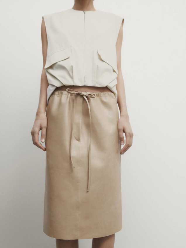 La falda de piel napa de Massimo Dutti