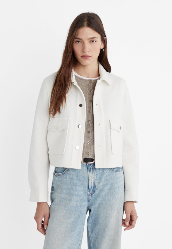 La chaqueta corta soft de Stradivarius