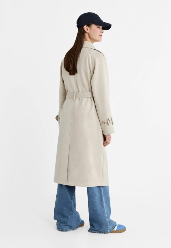 La gabardina de Stradivarius estilo trench