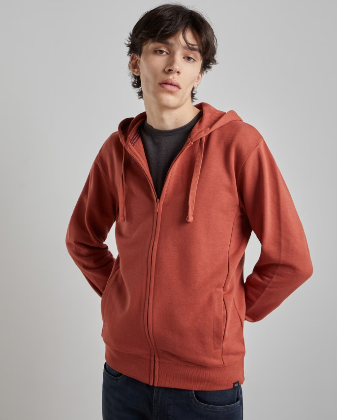 La sudadera con capucha y cremallera de la colección de sudaderas para hombre de El Corte Inglés