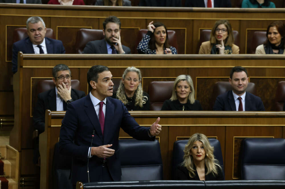 MADRID, 07/02/2024.- El presidente del Gobierno, Pedro Sánchez (i) interviene durante la sesión de control del Gobierno este miércoles celebrado en el Congreso en un ambiente político marcado por las tractoradas de los agricultores, la tramitación de la ley de Amnistía y la campaña electoral gallega. EFE/JJ Guillén