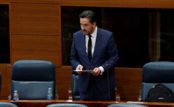 MADRID, 21/05/2020.- El diputado de Vox, José Luis Ruiz Bartolomé, durante su intervención en el pleno que la Asamblea celebra este jueves centrado en la petición de la Comunidad de Madrid de avanzar a la fase 1 de la desescalada, rechazada en dos ocasiones por el Ministerio de Sanidad, y tras el anuncio del Gobierno regional de llevar a los tribunales esta negativa. EFE/J.J. Guillen POOL