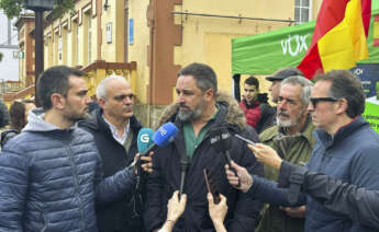 CARBALLO, A CORUÑA, 11/02/2024.- El presidente de Vox, Santiago Abascal, realiza declaraciones a l os medios en Carballo, A Coruña, esta mañana de cara a las próximas elecciones gallegas, en Santiago de Compostela. EFE/Prensa Vox -SOLO USO EDITORIAL/SOLO DISPONIBLE PARA ILUSTRAR LA NOTICIA QUE ACOMPAÑA (CRÉDITO OBLIGATORIO)-