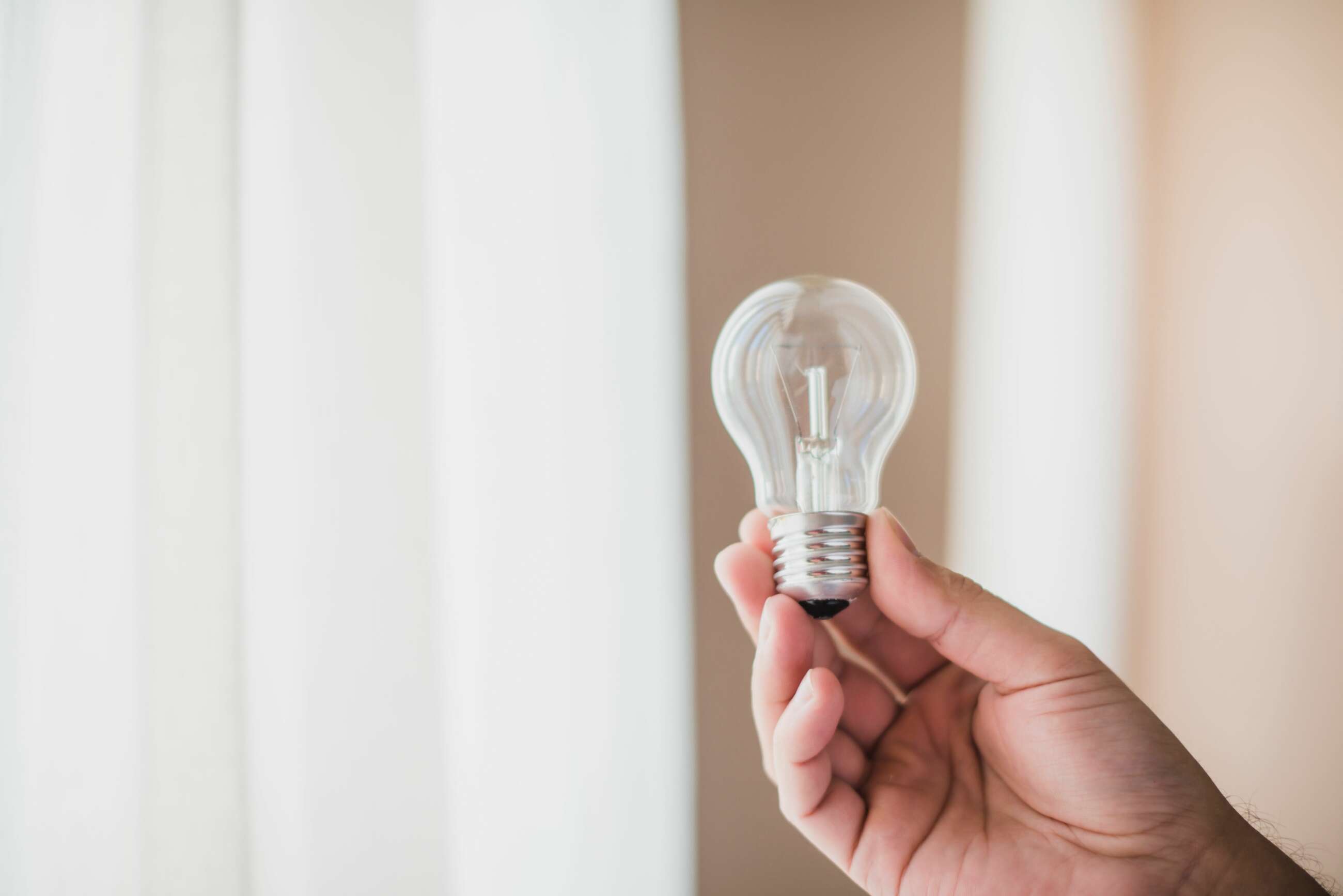 Precio de la luz. Foto: Freepik.