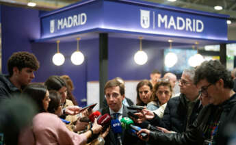 MADRID, 31/01/2024.- El alcalde de Madrid, José Luis Martínez Almeida, realiza declaraciones a la prensa durante su visita a Madrid Fusión, este miércoles . EFE/ Borja Sánchez Trillo