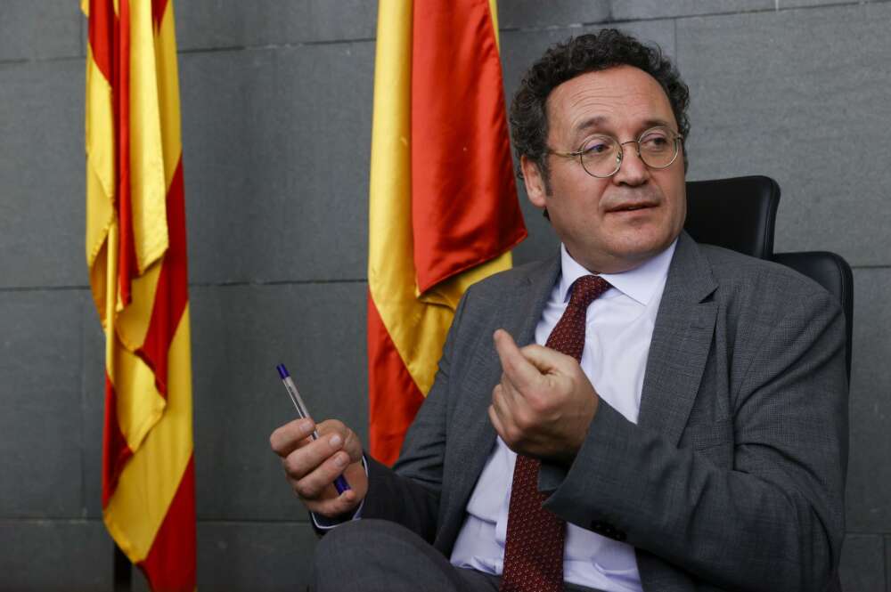 GRAFCAT9450. L'HOSPITALET DE LLOBREGAT (BARCELONA) (ESPAÑA), 07/02/2024.- El fiscal general del Estado, Álvaro García Ortiz, momentos antes de presidir la Junta de Fiscales celebrada este miércoles en la Ciutat de la Justicia de Barcelona,desde donde ha abogado por "armar una unidad de criterio" en la causa de Tsunami Democràtic y la posible investigación al expresidente de la Generalitat Carles Puigdemont por terrorismo, en la que el ministerio público todavía no ha tomado una decisión firme.EFE/ Toni Albir