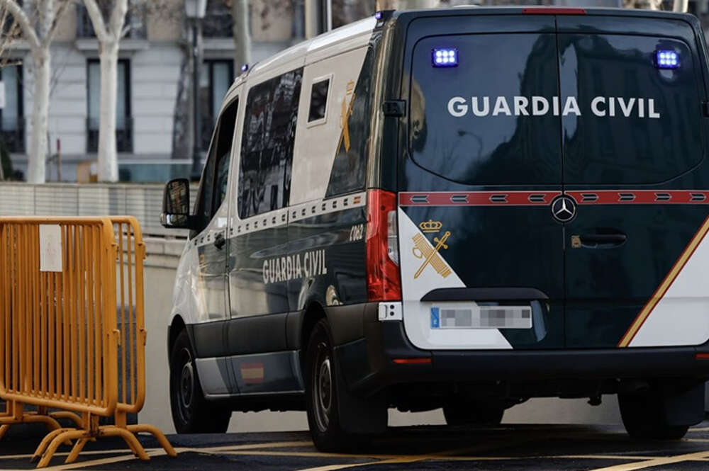 Un furgón de la Guardia Civil accede al garaje de la Audiencia Nacional en Madrid. EFE/ Sergio Pérez