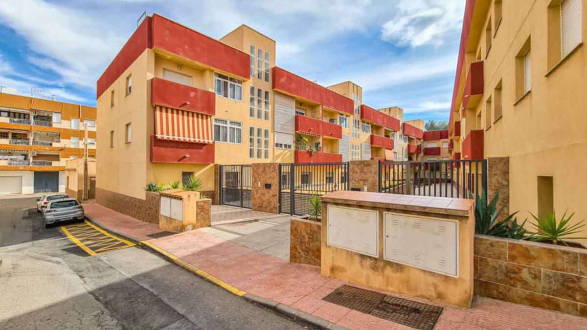 El precio del piso situado en Alhama de Almería supera los 60.000 euros. Foto: Diglo.