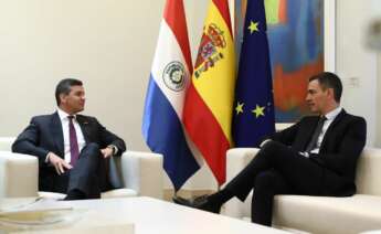 El presidente del Gobierno, Pedro Sánchez, recibe al presidente de Paraguay, Santiago Peña. Foto: Servimedia.