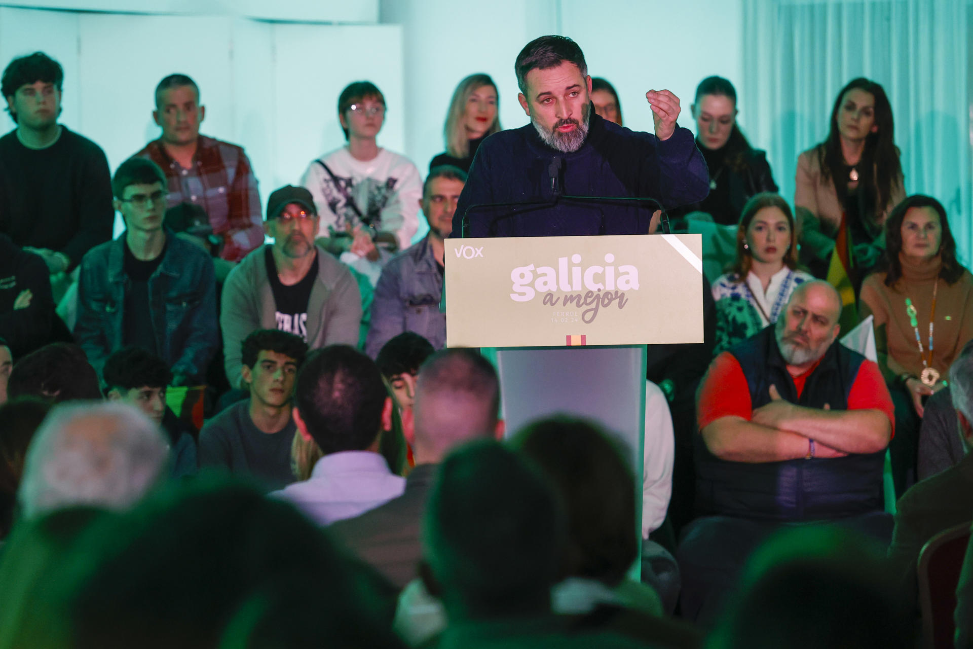 FERROL (A CORUÑA), 14/02/2024.- El presidente de Vox, Santiago Abascal, arropa en Galicia al candidato Álvaro Díaz Mella en un mitin en el hotel almirante de Ferrol. EFE/ Kiko Delgado