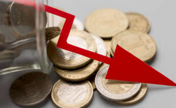 Un tarro de monedas como concepto de crisis económica
