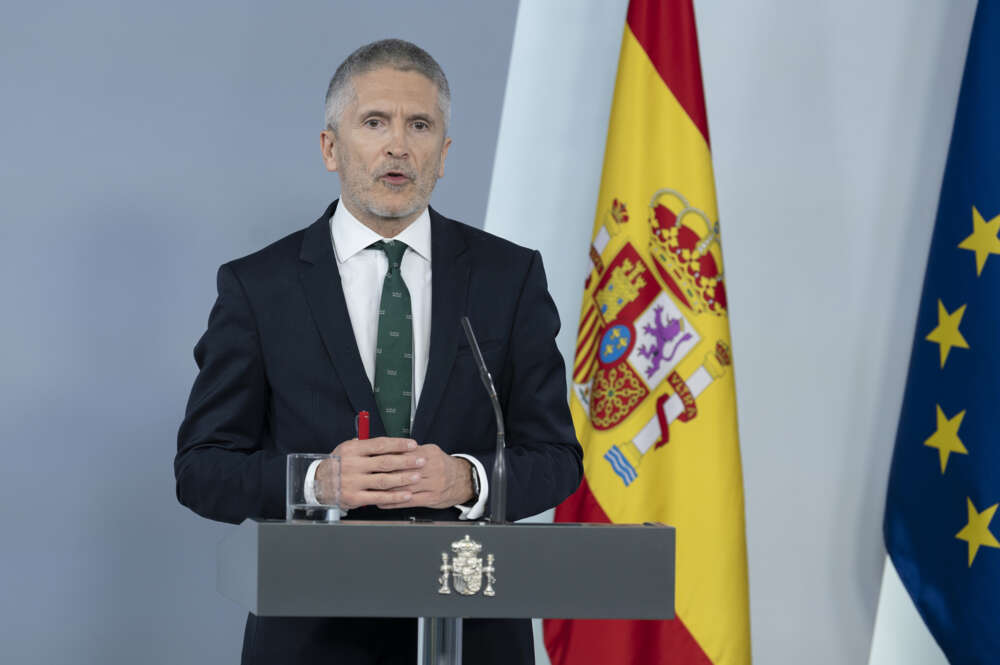 Marlaska interviene en una rueda de prensa tras el Consejo de Ministros durante la pandemia | Foto de Pool Moncloa/Borja Puig de la Bellacasa