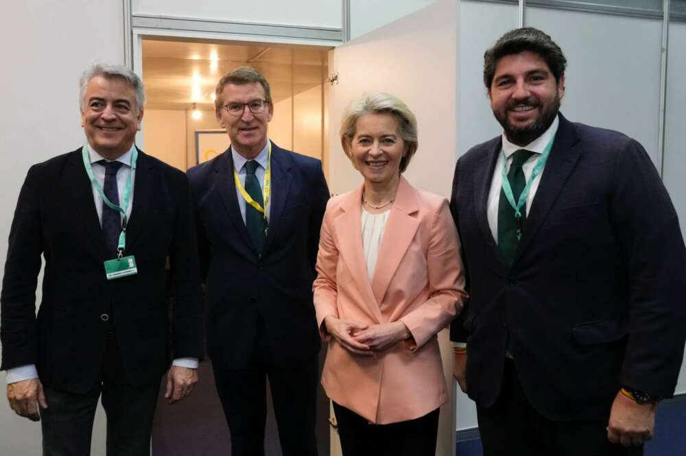 De Andrés, Feijóo, Von der Leyen y López Miras en el Congreso del PPE en Bucarest | Foto de Tarek/PP