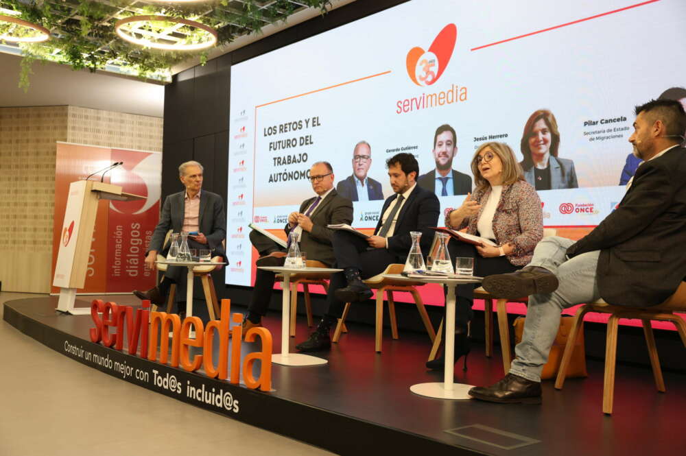 Particpantes en la mesa sobre autónomos de Servimedia y UPTA | Foto de Jorge Villa