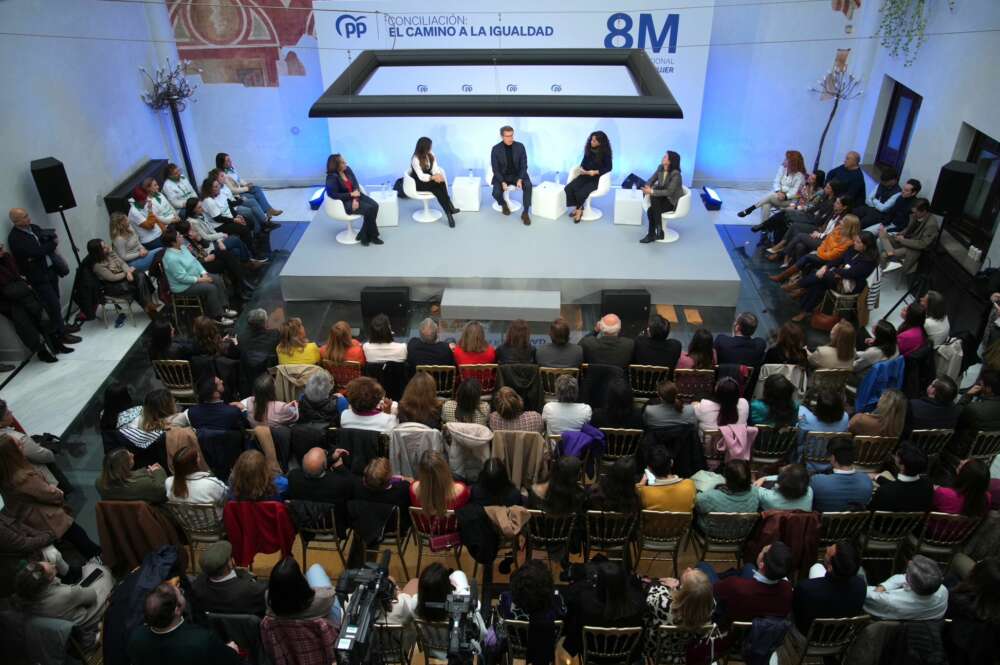 Feijóo participa en un acto del PP por el 8-M en Córdoba | Foto de David Mudarra/PP