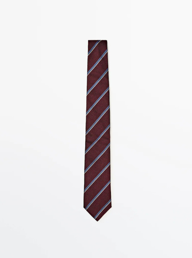 La corbata a rayas con algodón y seda de Massimo Dutti
