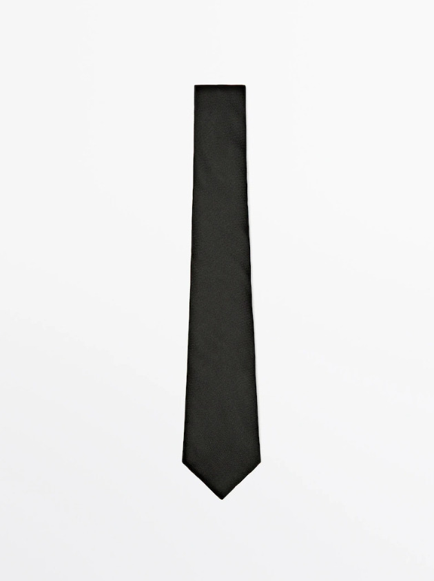 La corbata de estructura 100% seda de Massimo Dutti