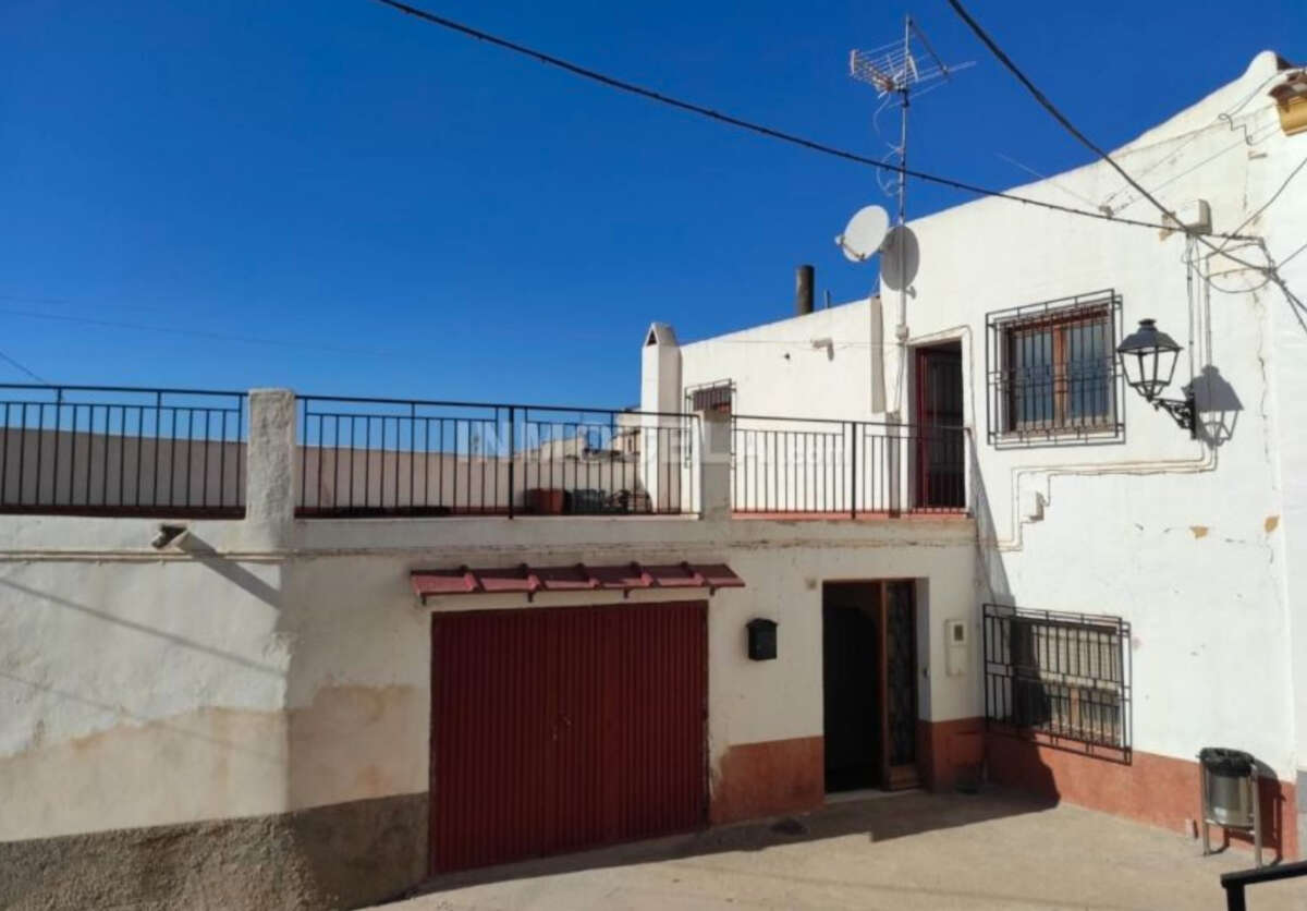 La vivienda cuenta con vistas hacia el Valle del Almazora. Foto: Idealista.