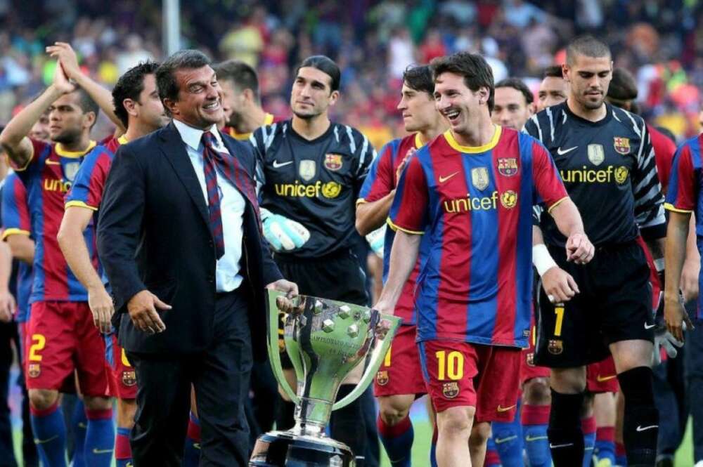 Joan Laporta y Leo Messi celebran LaLiga 2009/10 en el Camp Nou