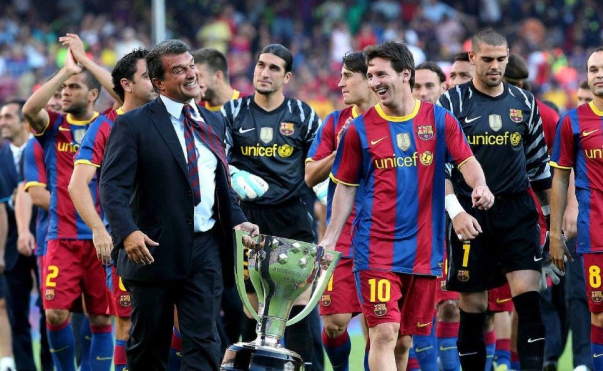 Joan Laporta y Leo Messi celebran LaLiga 2009/10 en el Camp Nou