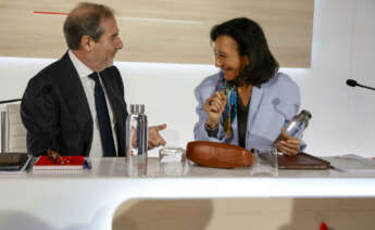 MADRID, 31/01/2024.- La presidenta del Banco Santander, Ana Botín (d) y su consejero delegado Héctor Grisi (i). EFE